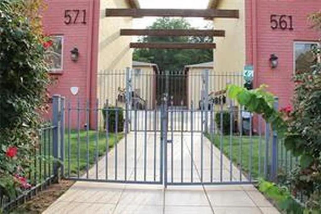 Entire Atlanta Condo Minutes From Downtown Экстерьер фото